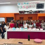 Mulheres participantes da primeira turma de 2026 do projeto Profissionalizar para o Futuro durante a capacitação em Confeitaria.